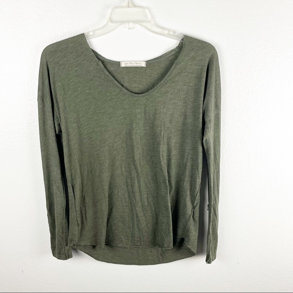 FREE PEOPLE WE THE FREE Green Scoop Neck Slouchy Distressed Snap Cuff Top Small